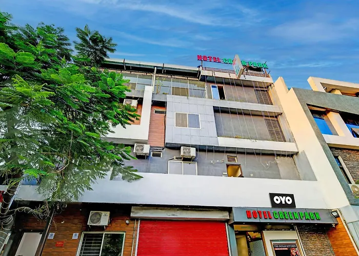 4 star hotel: Collection O Ring Road Bhawarkua Indore
